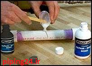 شکل 7 استفاده از چسب برای آب بندی و رفع نشتی در لوله